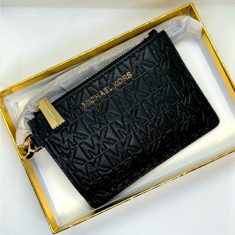 Michael Kors Blk glitter monogram wristlet coin purse
🔥STOCKING STUFFER🔥 NWT 🔥